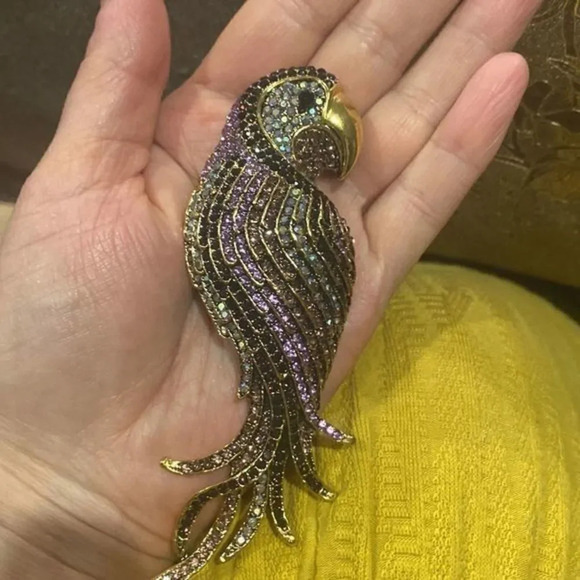 Beautiful Rhinestone Parrot Bird Brooch Pins for women Jewelry Gift New with box - Picture 6 of 7
